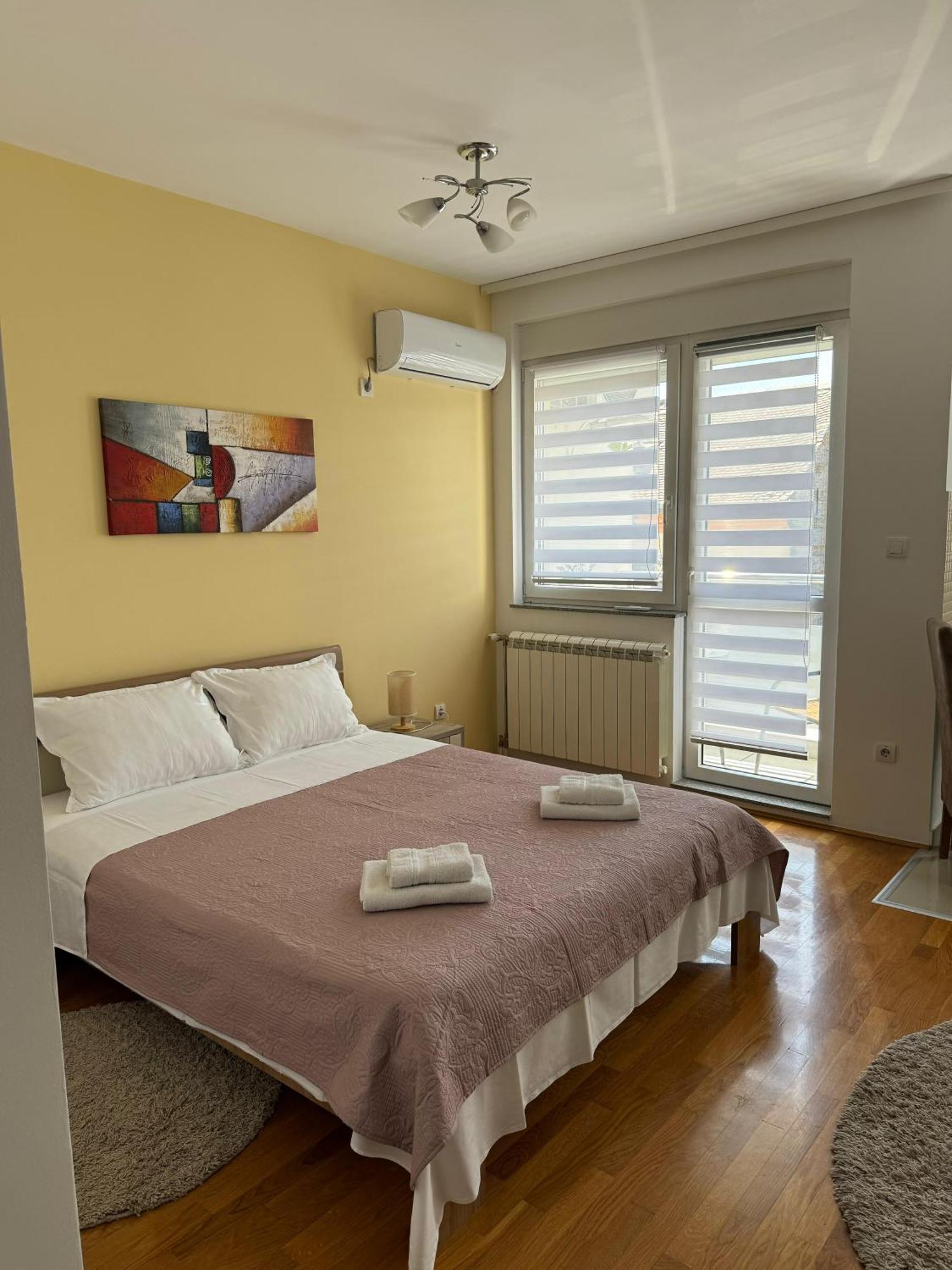 Angellina Apartmani Sremska Mitrovica Exterior foto
